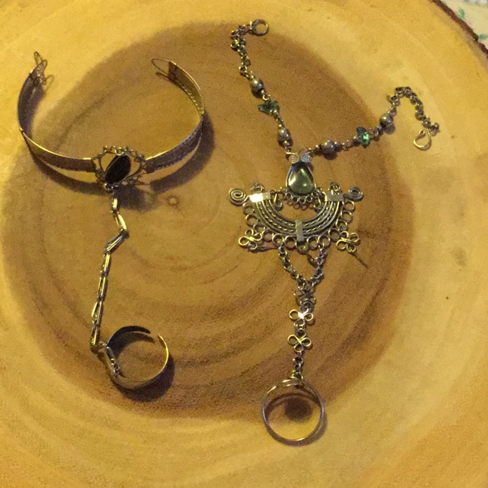 2 women bracelets
